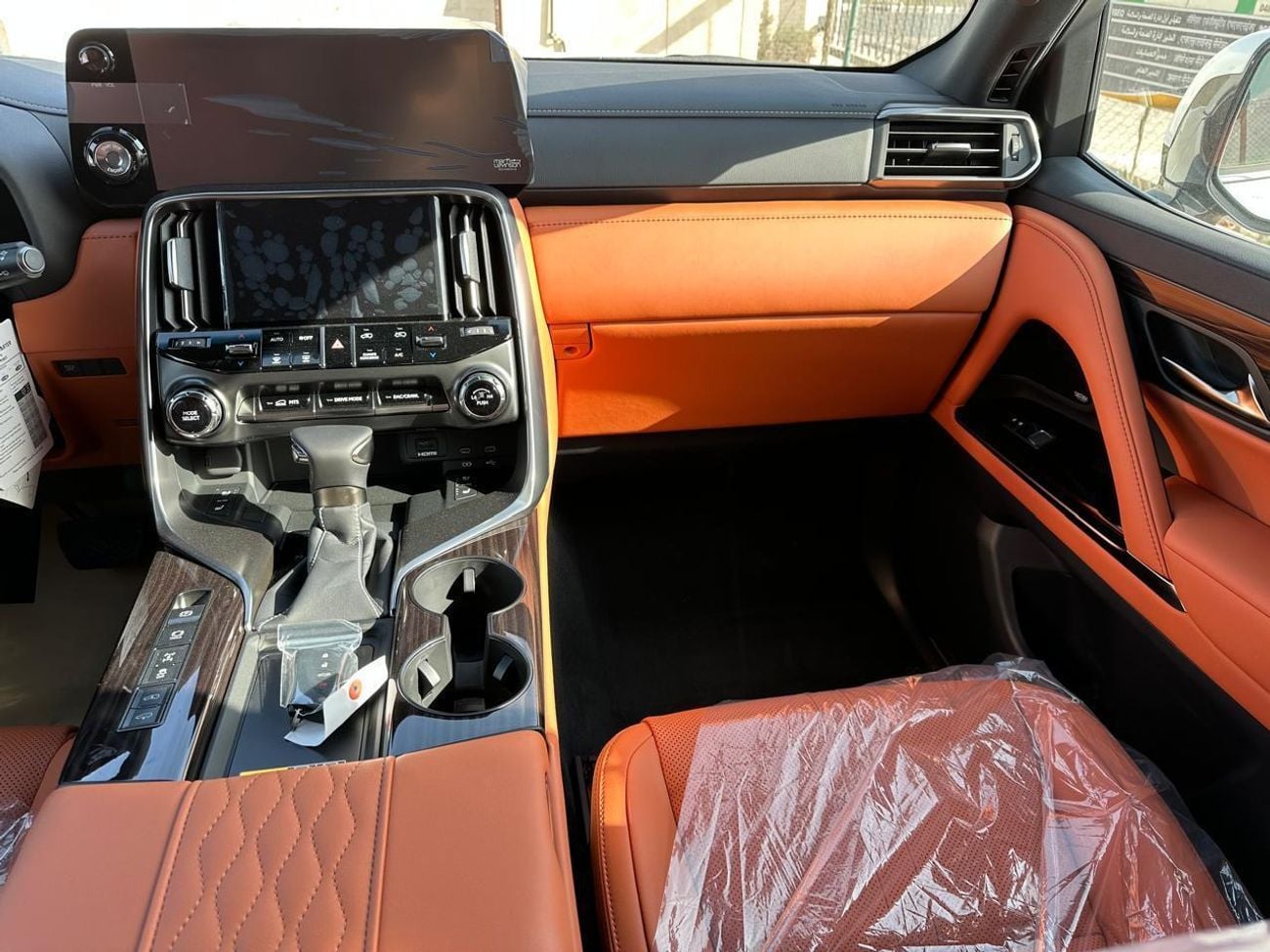 لكزس LX 600 2026 Lexus LX600 VIP (4-Seater) 3.5L V6 Twin-Turbo Petrol A/T 4WD Export Only