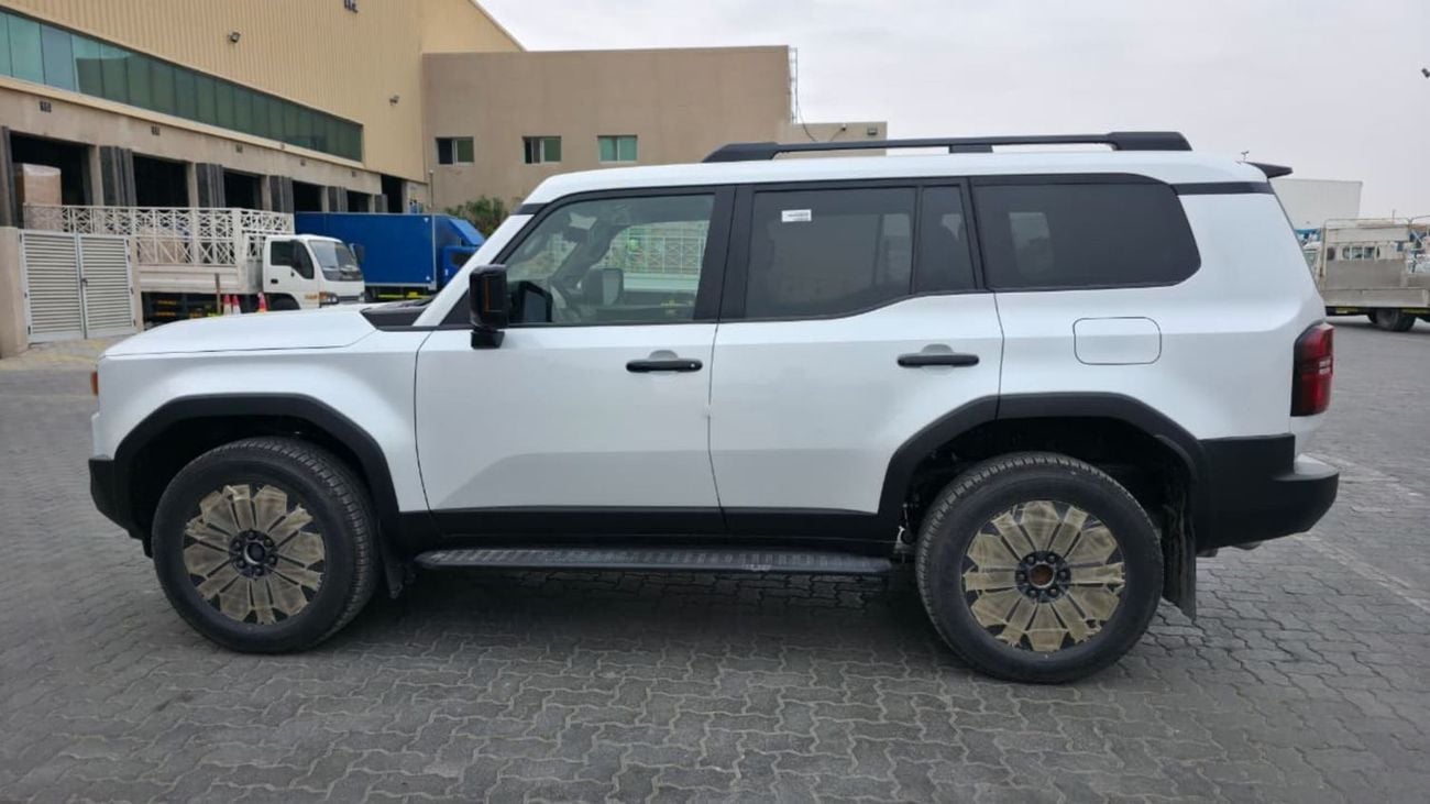 تويوتا برادو 2.4L | T/Petrol | 4x4 | Four Door | 5 Seater | Automatic