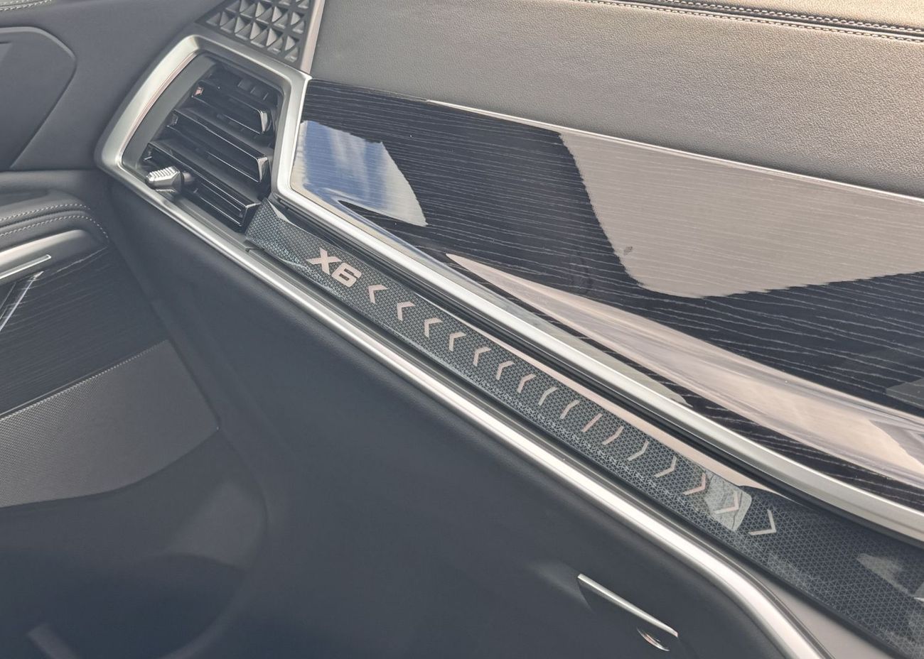 بي أم دبليو X6 XDrive40i M Sport Right Hand Drive