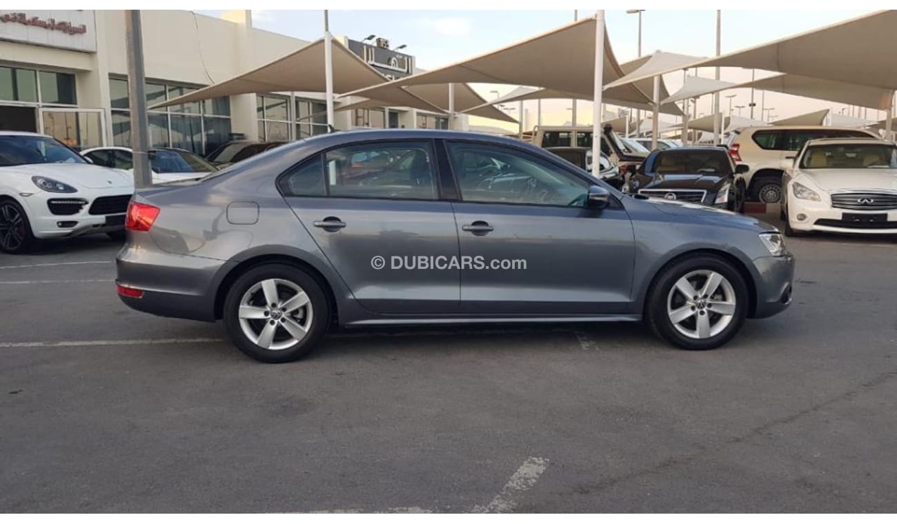 Volkswagen Jetta Volex wagan Getta model 2015 GCC car prefect condition full option low mileage