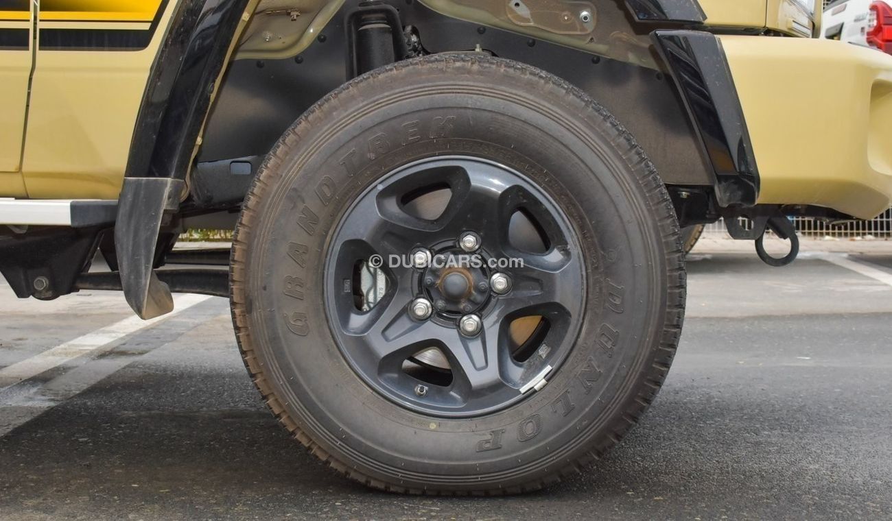 Toyota Land Cruiser Pick Up TOYOTA LAND RUISER PICK-UP LX 4.0L V6 (70TH ) 2022