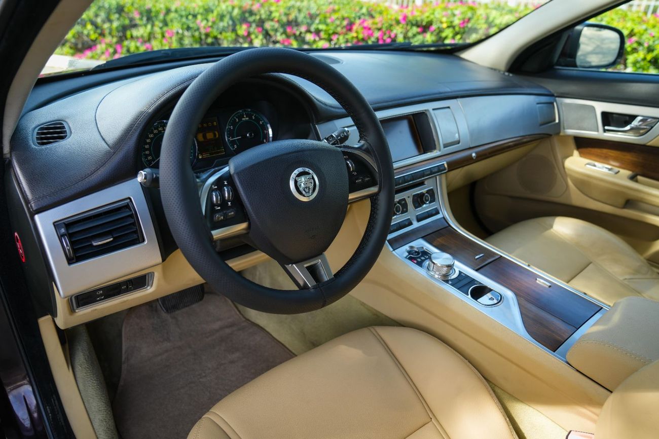 جاكوار XF 2013 LUXURY!! GCC SPECS!! FULL SERVICE HISTORY