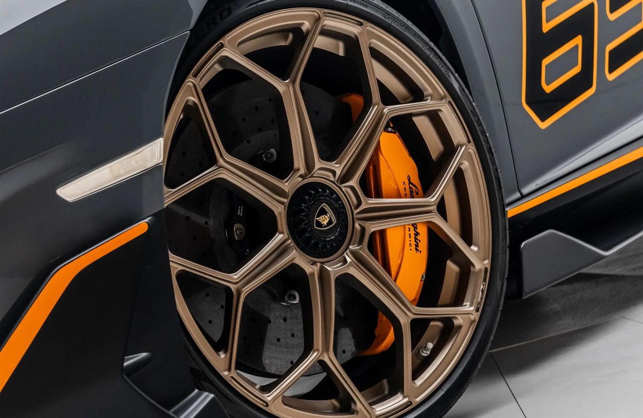 لامبورغيني أفينتادور 6.5L 12 Cylinder Naturally Aspirated Engine