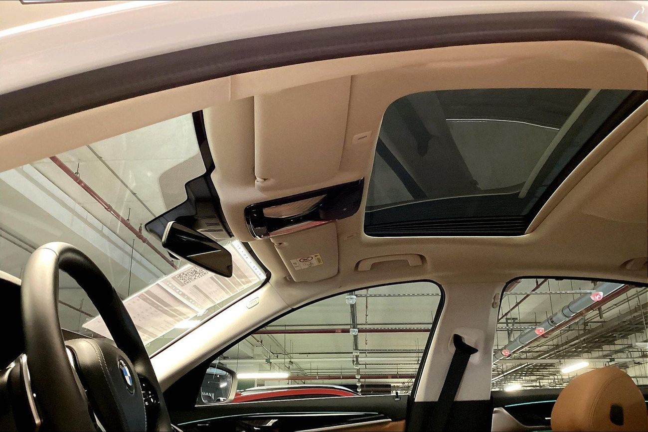 بي أم دبليو 520i Joy Edition | شامل الضمان | 0 ﺪﻔﻋﺓ ﺃﻮﻟﻯ