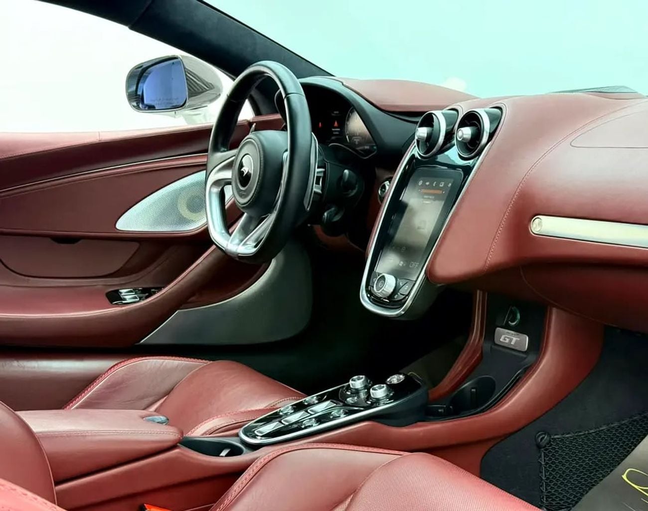 McLaren GT STANDARD Warranty, Carbon Fiber Package, Fully Loaded, Excellent Condition, GCC