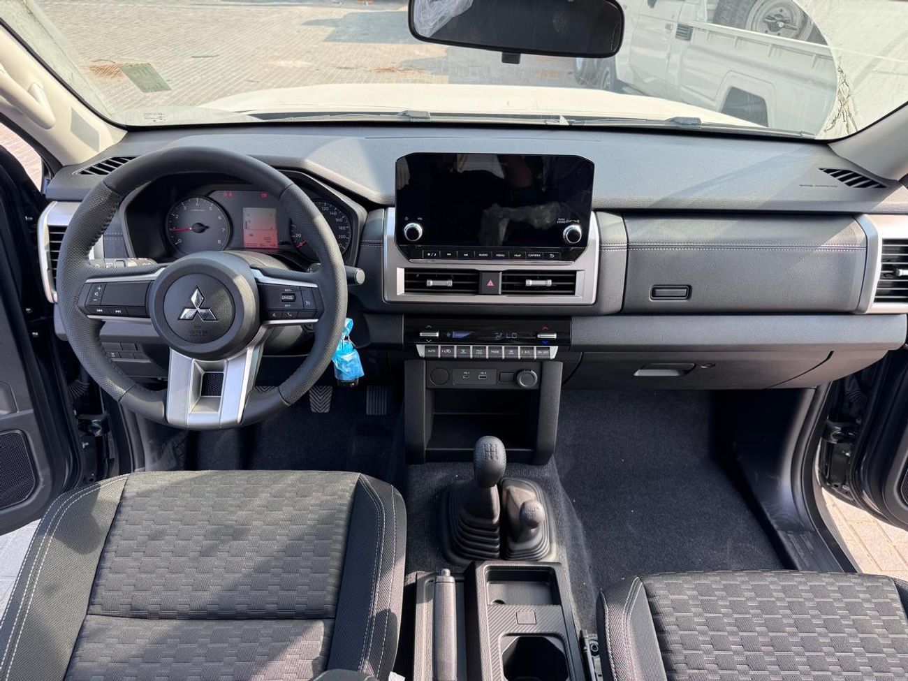 Mitsubishi L200 MITSUBISHI L200 Petrol Double Cabin 4WD 5MT 2.5L GLX -FULL OPTION_Grey