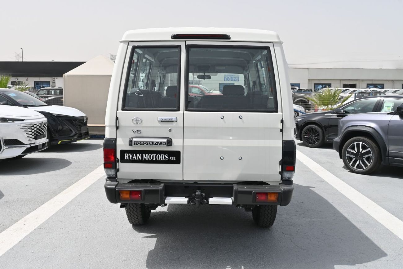 تويوتا لاند كروزر 70 Toyota Land Cruiser 70 Series HardTop Manual 4.0L V6, Petrol, 4WD