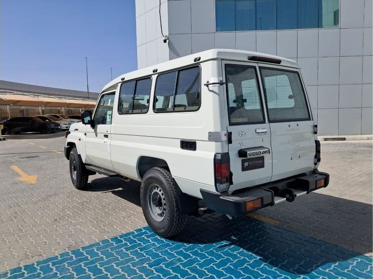 تويوتا لاند كروزر 70 LC78 4.0L STD E1 AT 2025 YM