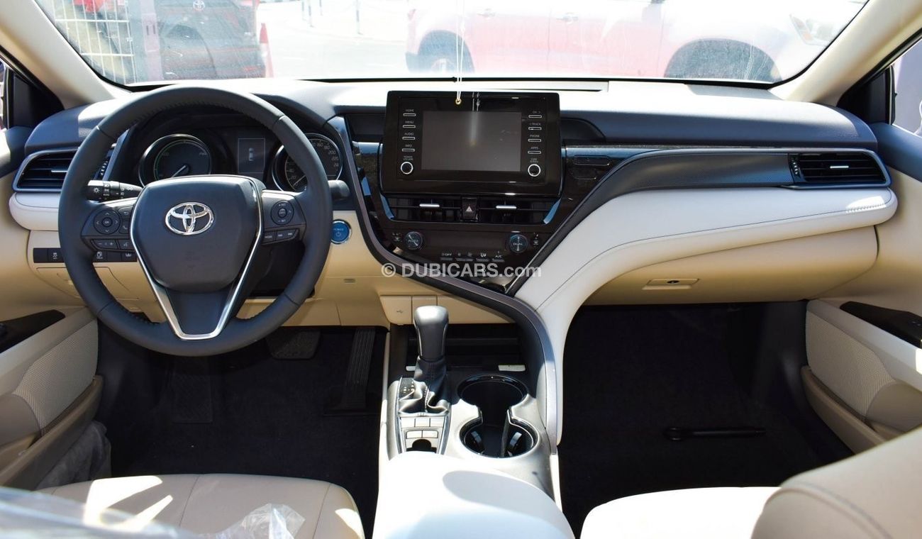 Toyota Camry GLE (( Hybrid )) 2.5L Petrol White color 4cyl , A/T, 4X2 FWD