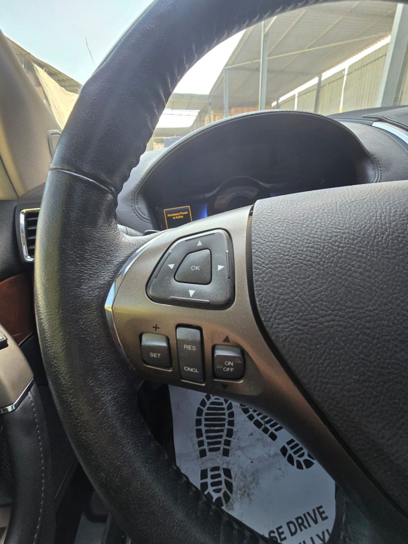 Lincoln MKX 2013 Lincoln MKX – Luxury midsize SUV in excellent condition. Powered by a strong 3.7L V6 engine wit