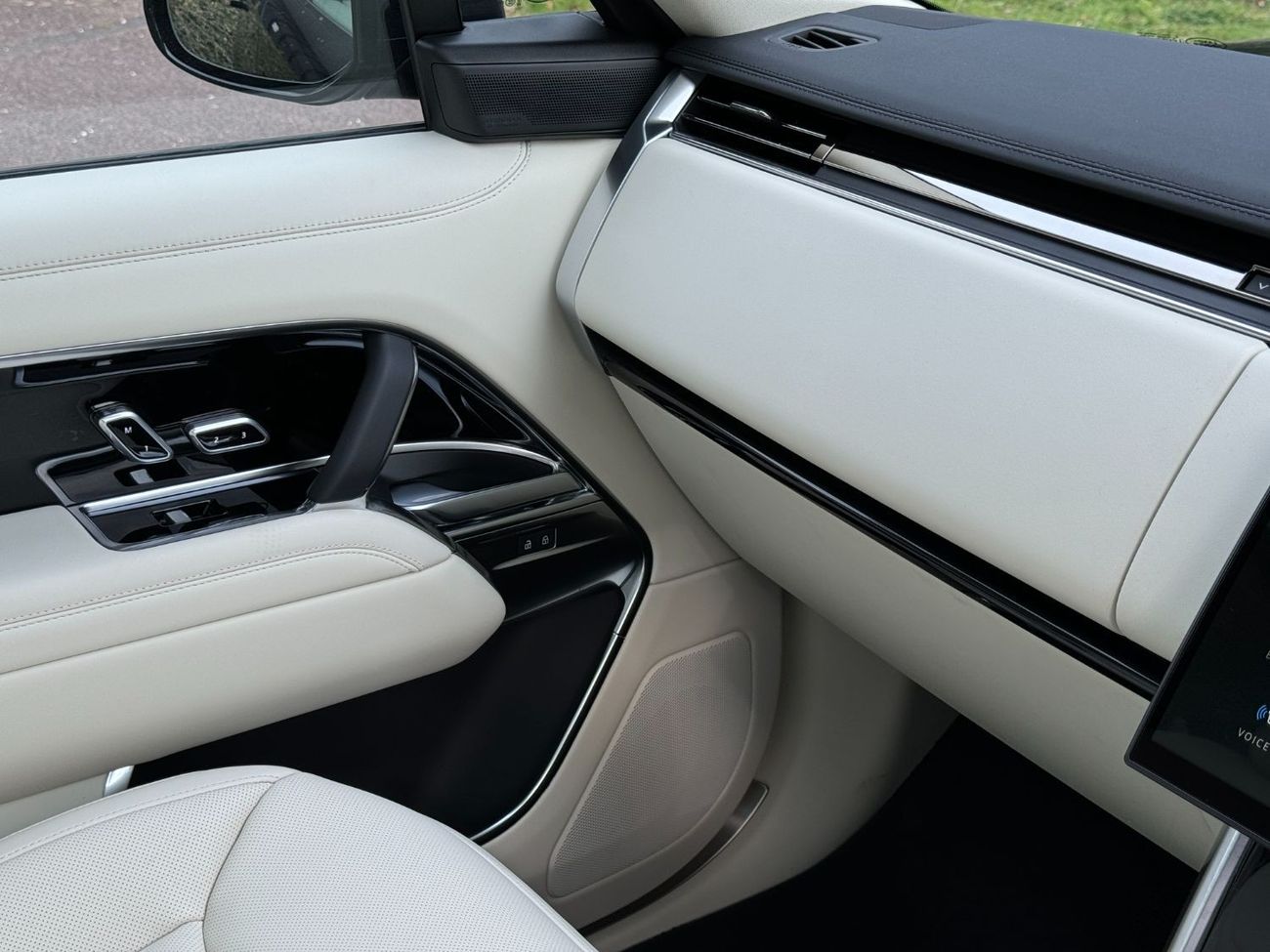 Land Rover Range Rover Range Rover HSE D300 SWB RIGHT HAND DRIVE