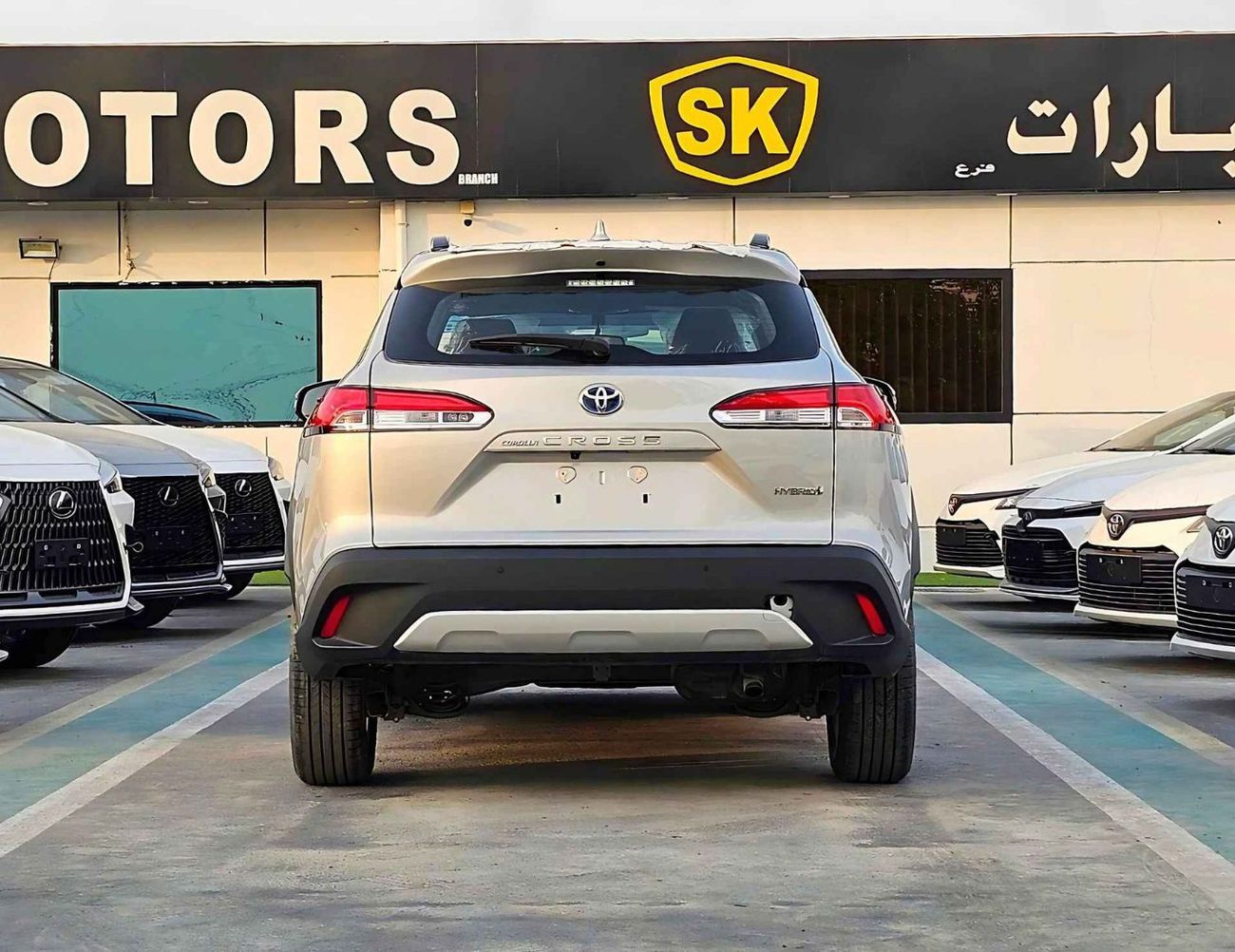 Toyota Corolla Cross HYBRID / 1.8L A/T / FULL OPTION / SUNROOF/ LEATHER / 17" ALLOY WHEELS / CODE # XLE