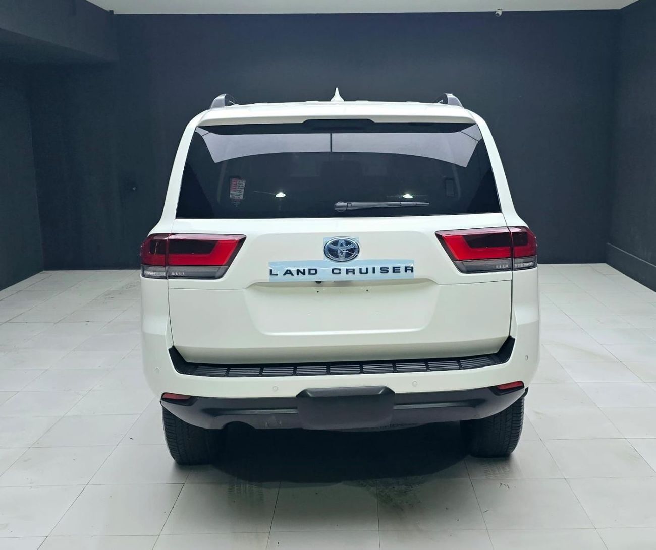 تويوتا لاند كروزر VX 3.3L