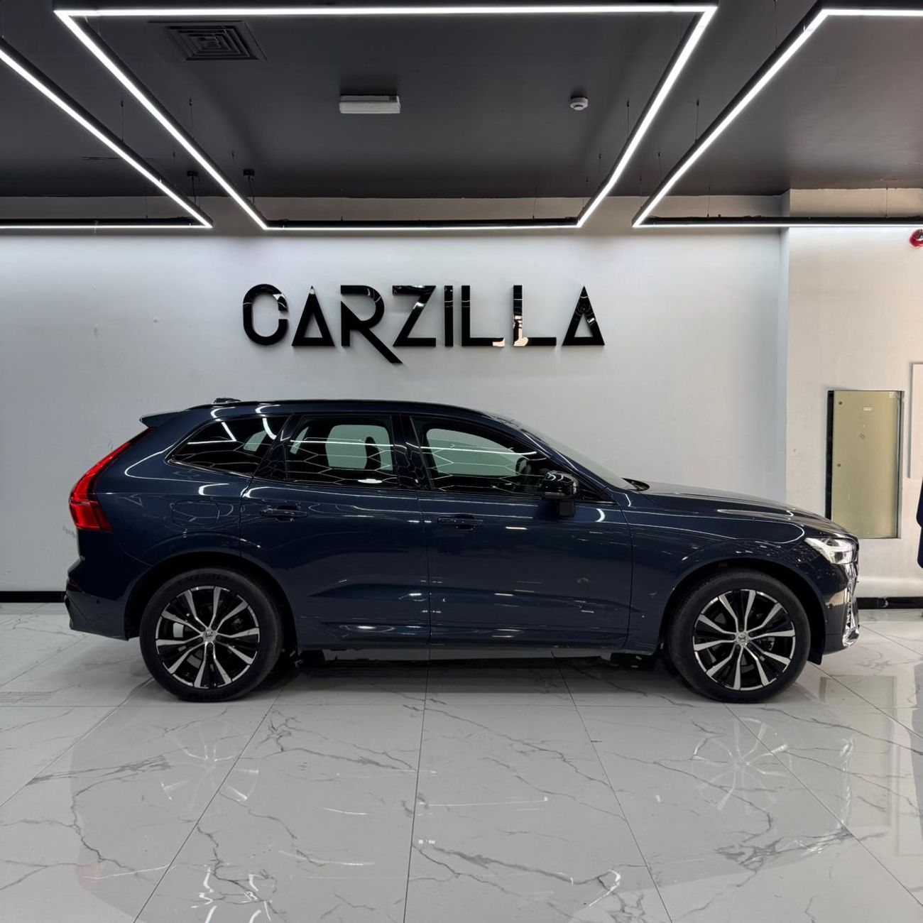 Volvo XC60 B5 2.0T Powertrain AED 2,644 / Monthly l 0% Downpayment l Ultimate Dark l Agency Warranty until 2028