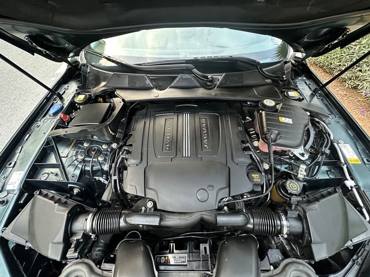 جاكوار XJL 3.0L V6 340 HP | 2014 | GCC Specs | Long Wheelbase Luxury Sedan | 125000 KM | Excellent Condition