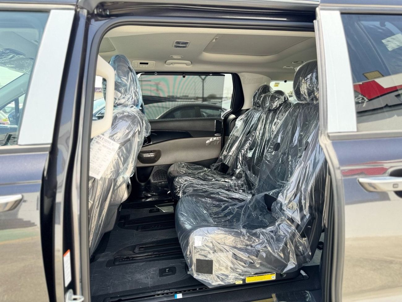 Kia Carnival   KIA CARNIVAL (HEV ) 1.6T - 2025 MODEL