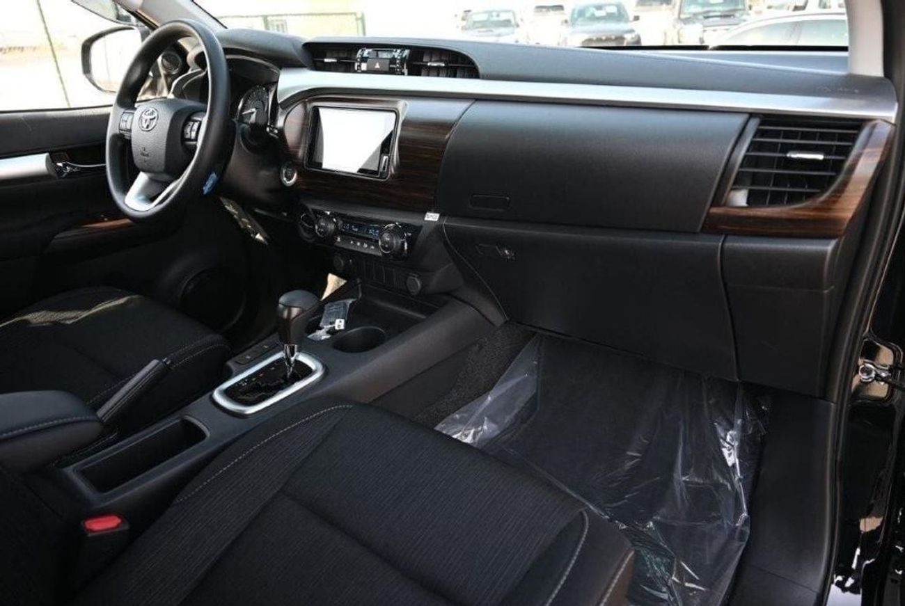 تويوتا هيلوكس 2025 TOYOTA HILUX DOUBLE CAB SR5 2.7L PETROL 4WD 5-SEAT AT