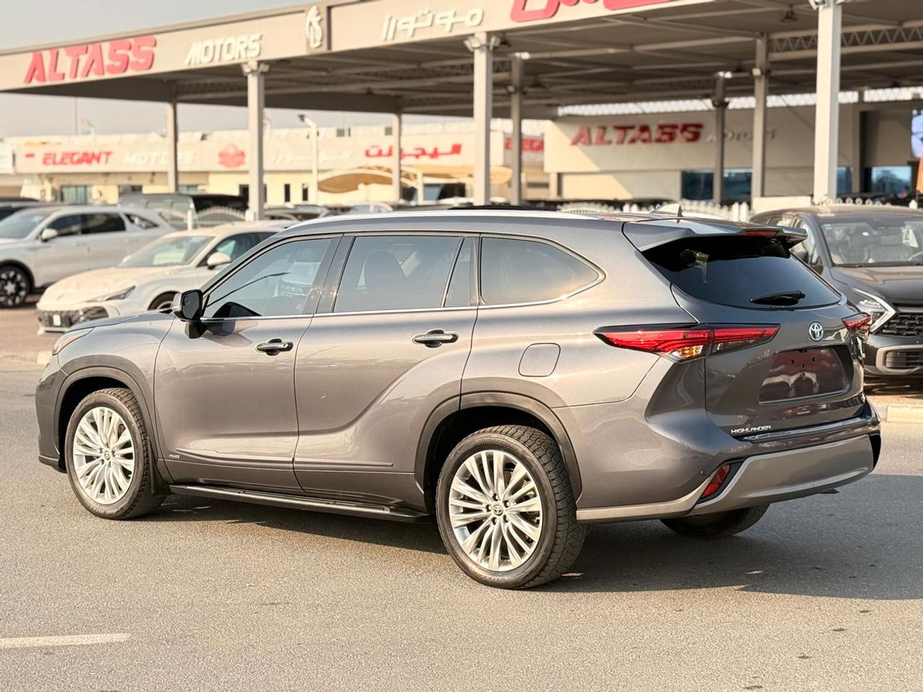 Toyota Highlander Hybrid platinum 2.5L 360 camera | panoramic | leather seats Full option