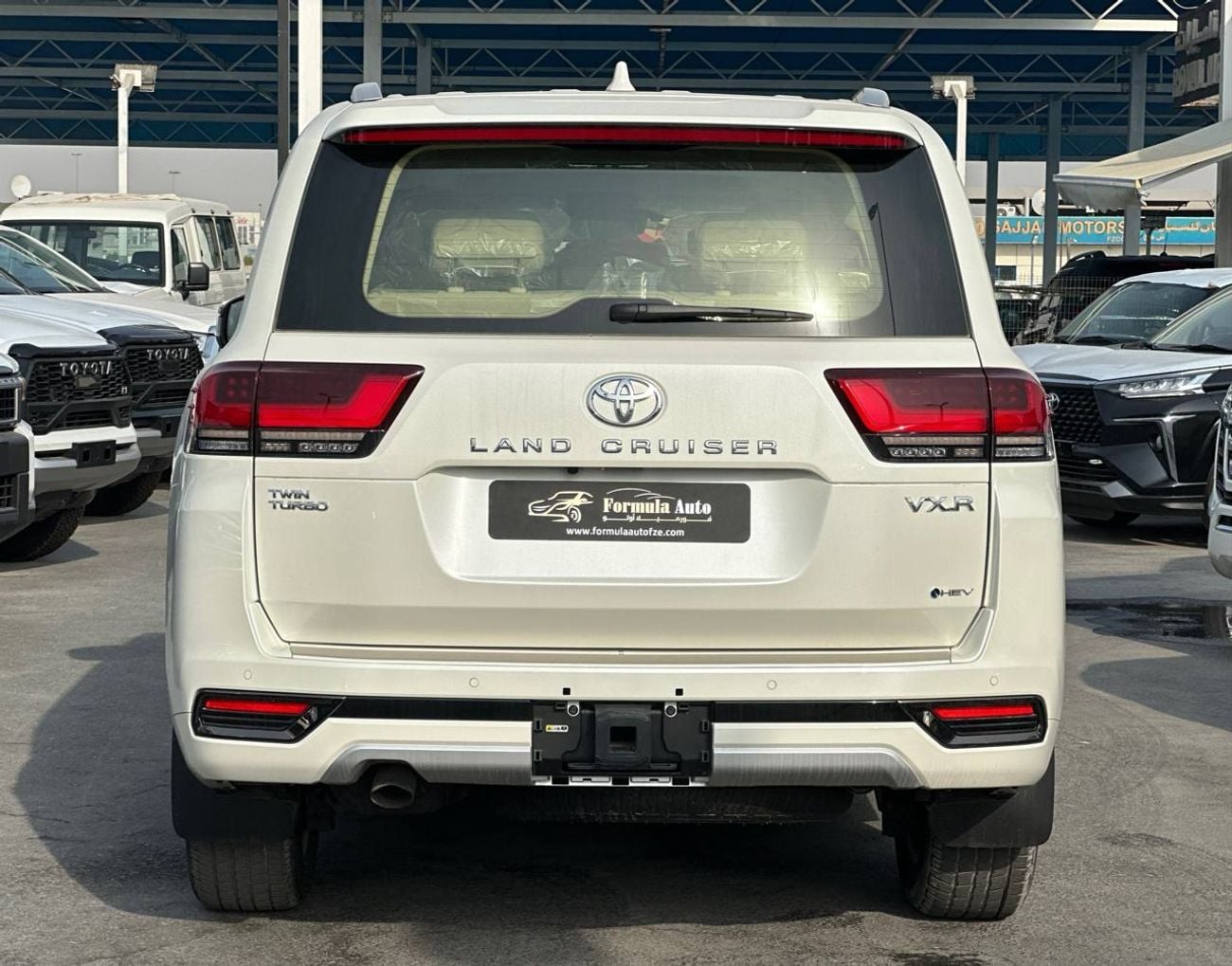 Toyota Land Cruiser VXR 3.5L HEV A/T // Full Option with Radar , 360 Camera , Memory & Heating & Cooling Seats // Special Of