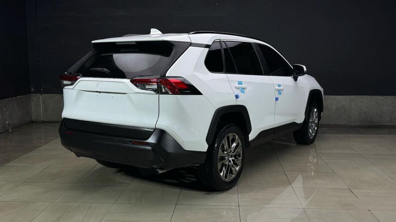 تويوتا راف ٤ XLE Full Option