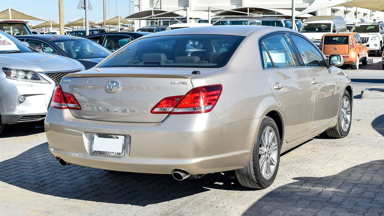 Used Toyota Avalon Limited ( Clean title ) 2005 for sale in Sharjah 300150