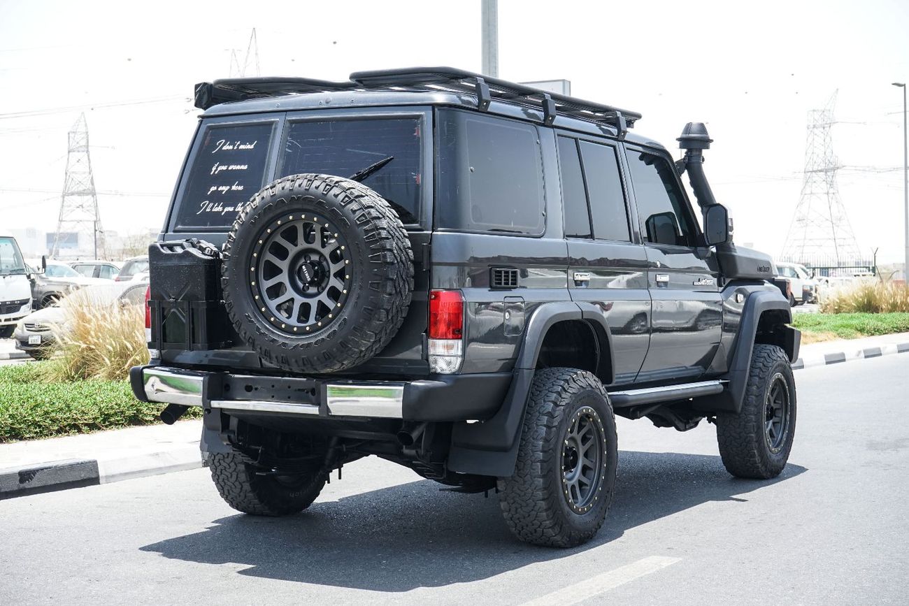 Toyota Land Cruiser 70