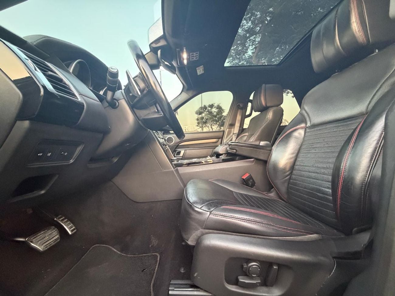Land Rover Discovery HSE Land Rover Discovery Si6 2017 GCC Specs Full Service History 2 Keys One Owner