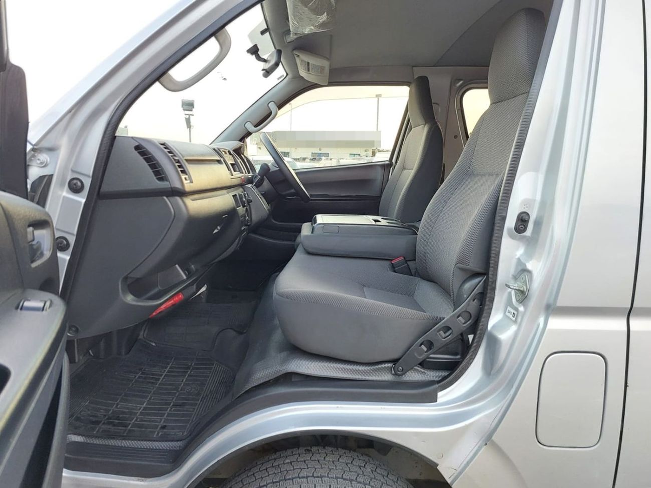 Toyota Hiace TOYOTA HIACE VAN RHD 2014 MODEL 3.0 L DIESEL AUTOMATIC(PM74812)