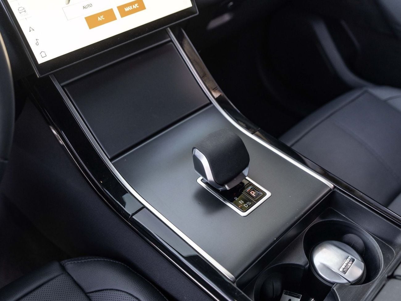 لاند روفر رينج روفر فيلار DYNAMIC SE Land Rover Range Rover Velar 2024