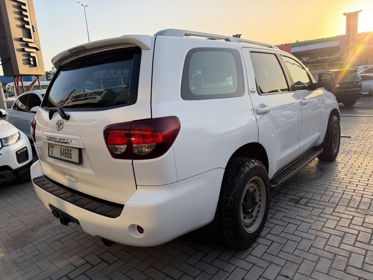 Toyota Sequoia SR5 (NON GCC)