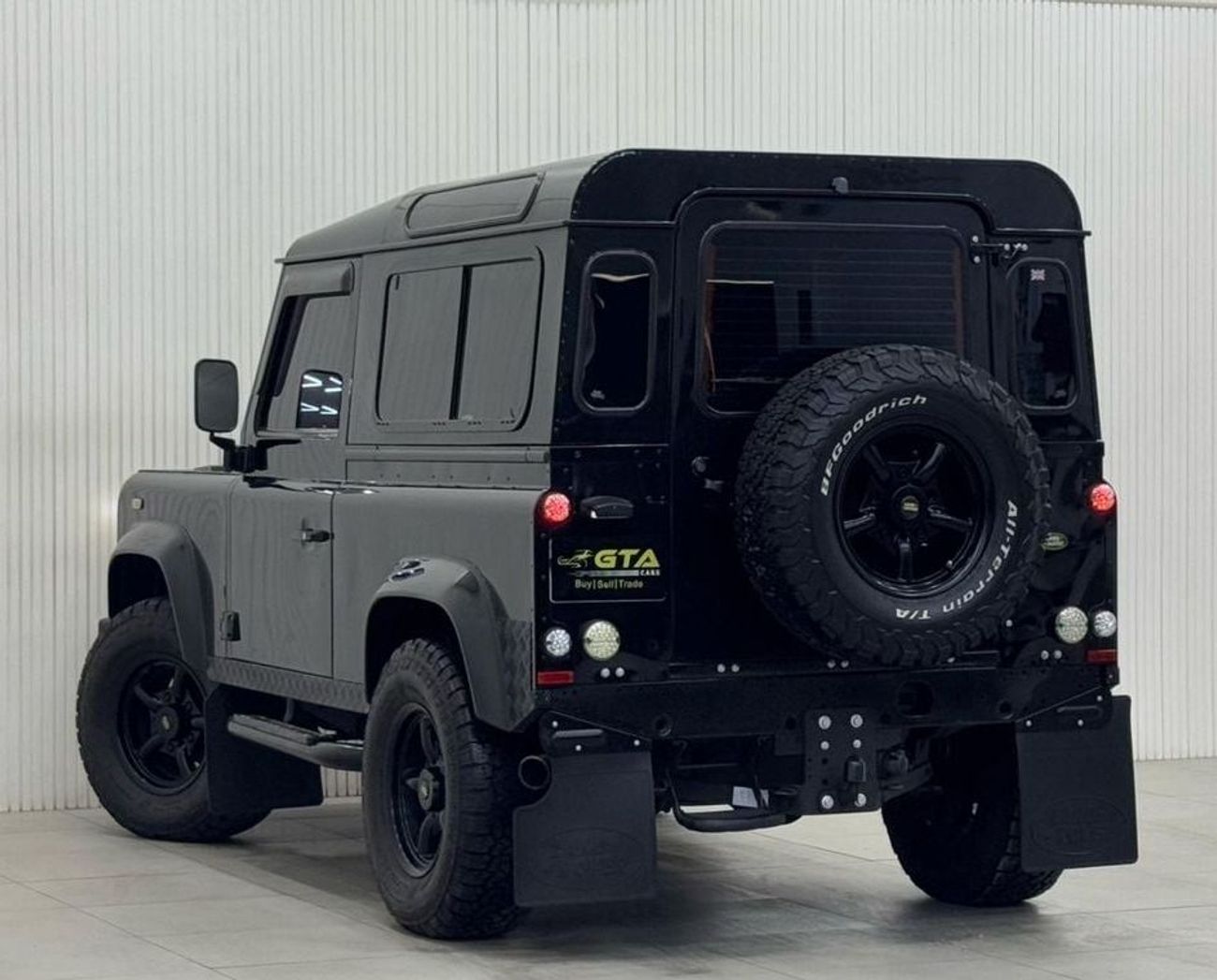 Land Rover Defender 2010 Land Rover Defender 90, Manual Transmission, VIP Seats, Excellent Condition