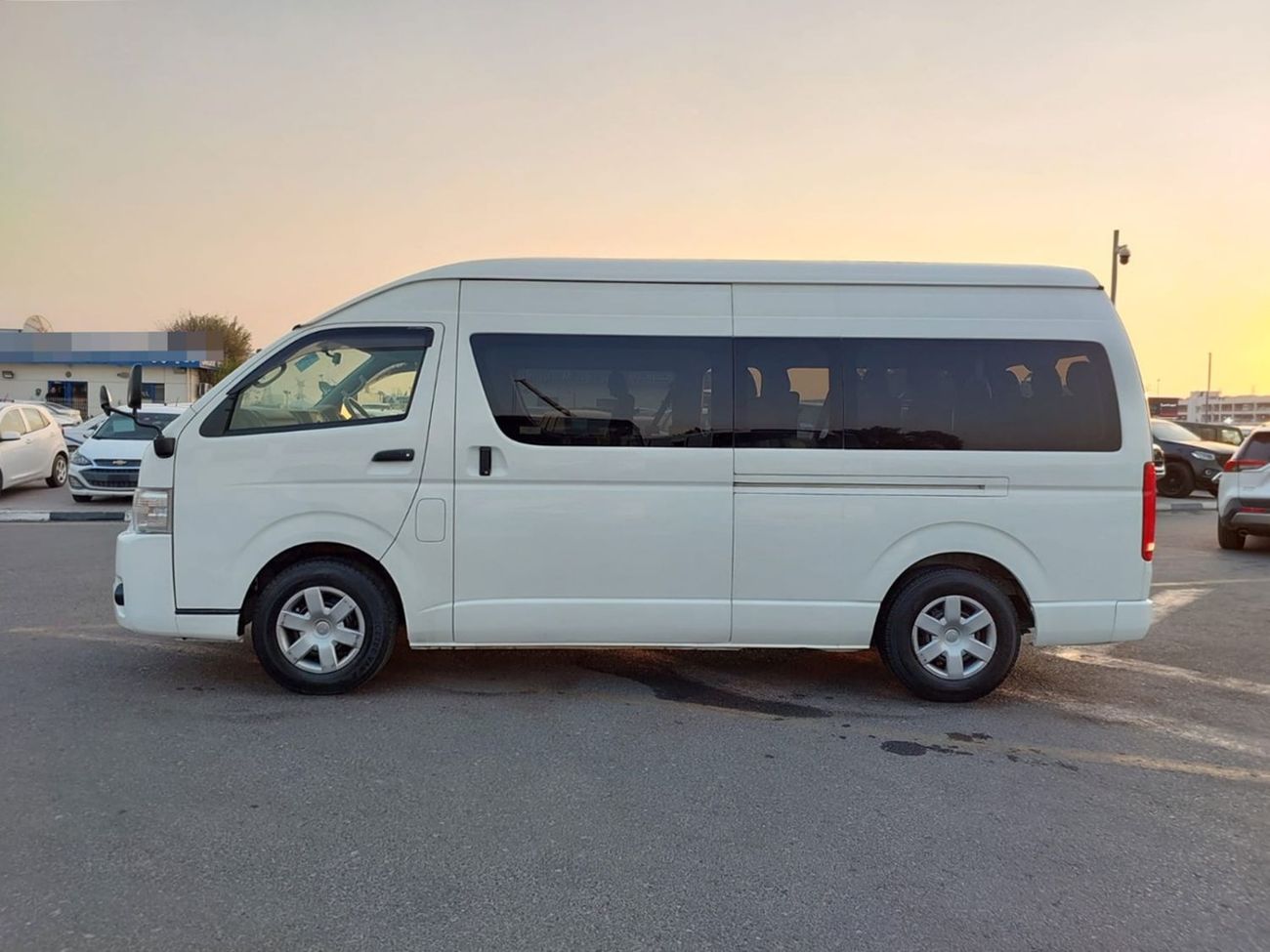 Toyota Hiace TOYOTA HIACE COMMUTER VAN RHD 2015 MODEL 3.0 L DIESEL AUTOMATIC(PM26406)