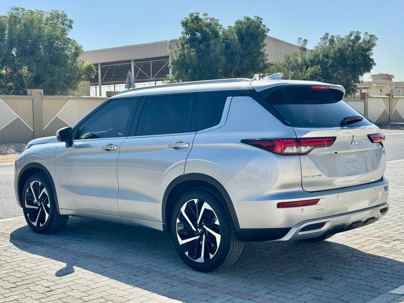 ميتسوبيشي آوتلاندر Mitsubishi Outlander 2023 TOP OF RANGE NO:1 Limited Edition GCC Spec.