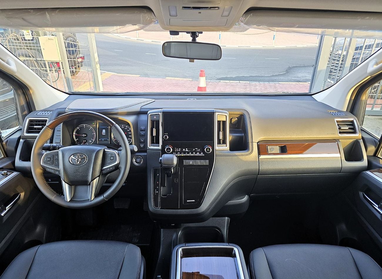 Toyota Granvia Premium 2.8l Toyota Granvia Premium 2.8l Diesel A/T RWD 6 Seats Black color 2025 Model