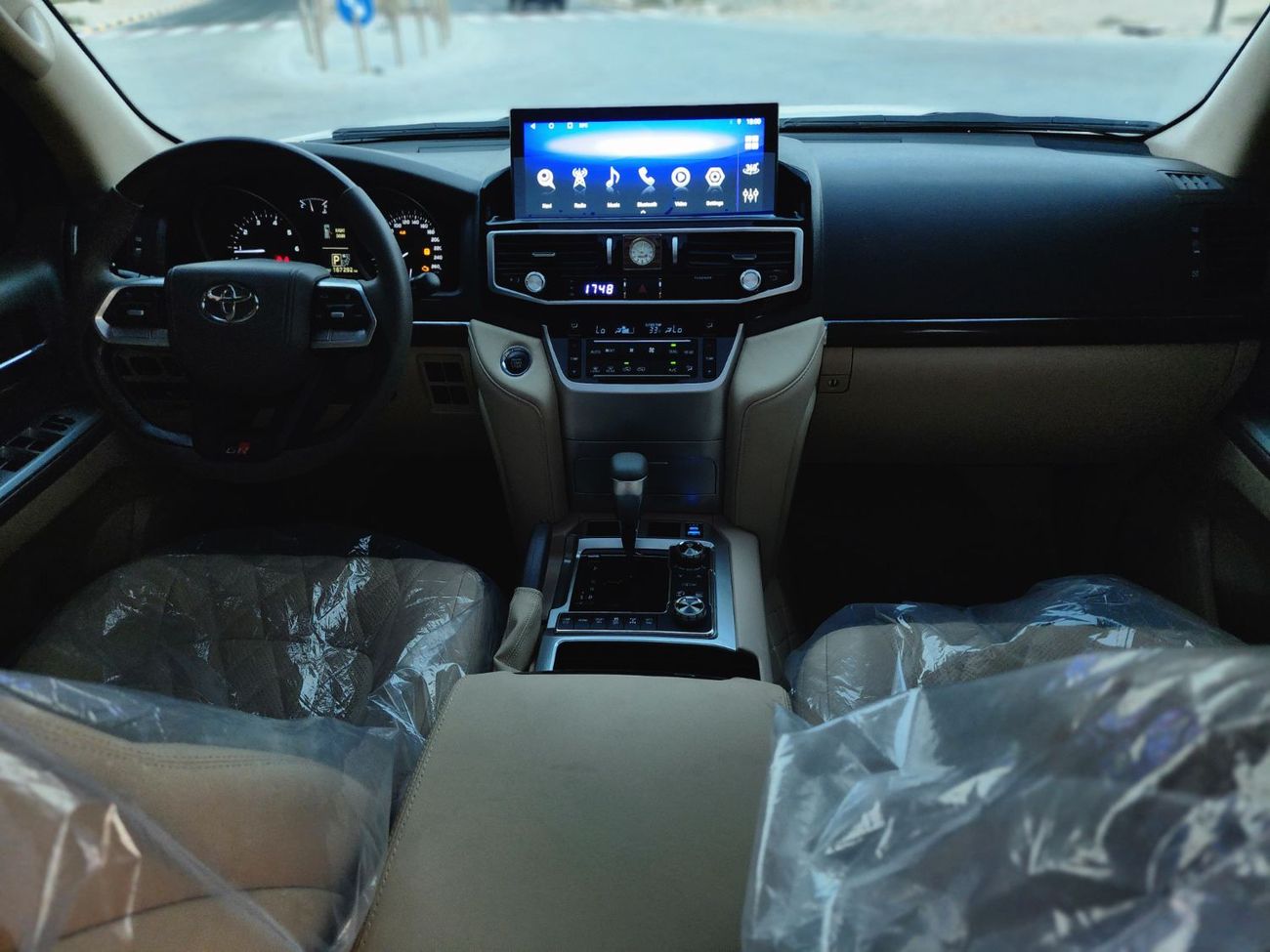 Toyota Land Cruiser VX.R V8  5.7  upgrade 2024