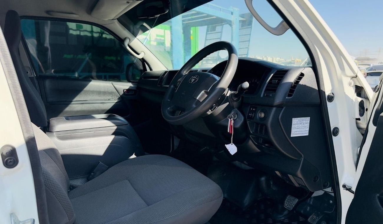 تويوتا هاياس EXCELLENT CONDITION | RHD | 2016 (AT) | 2WD | 3.0L DIESEL ENGINE | DIGITAL REAR VIEW MIRROR