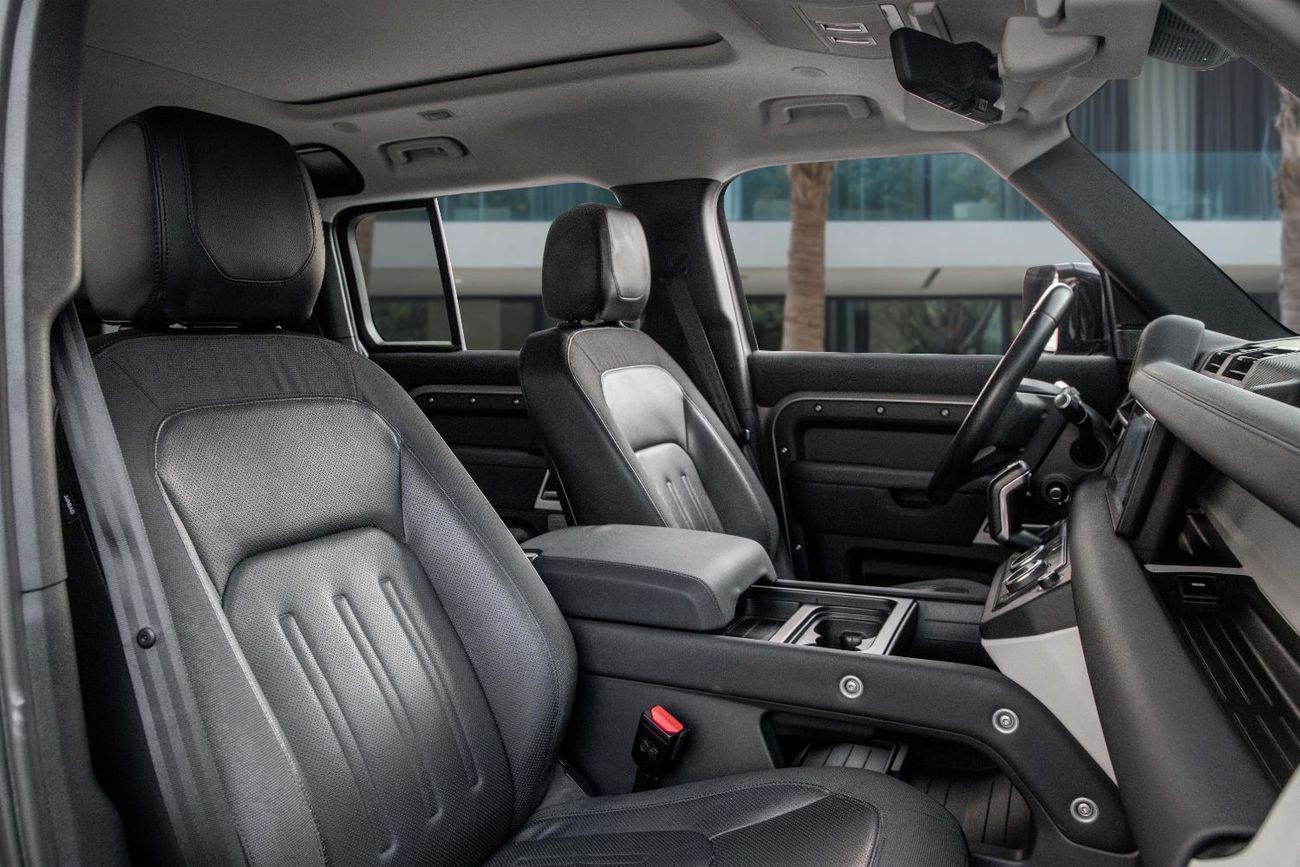 لاند روفر ديفندر Defender P400 SE | 4,642 P.M | 0% Downpayment | Immaculate Condition!