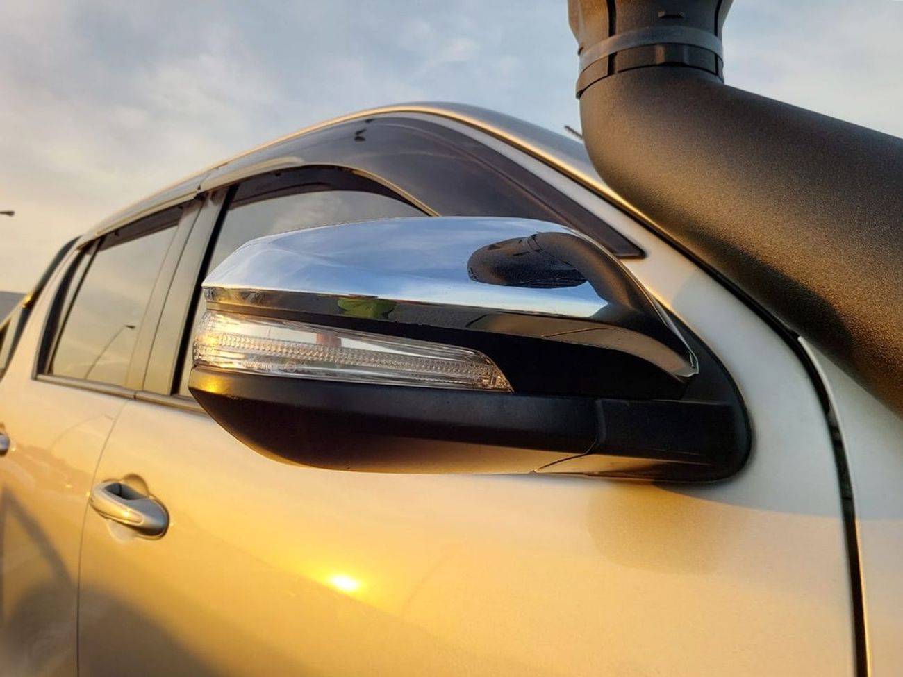 Toyota Hilux TOYOTA HILUX PICKUP RHD 2017 MODEL 2.8 L DIESEL AUTOMATIC(PM94124)