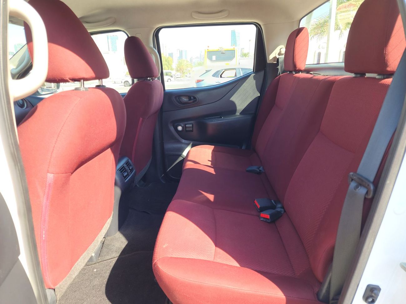 Nissan Navara Std 2.5L RWD A/T DOUBLE CABIN