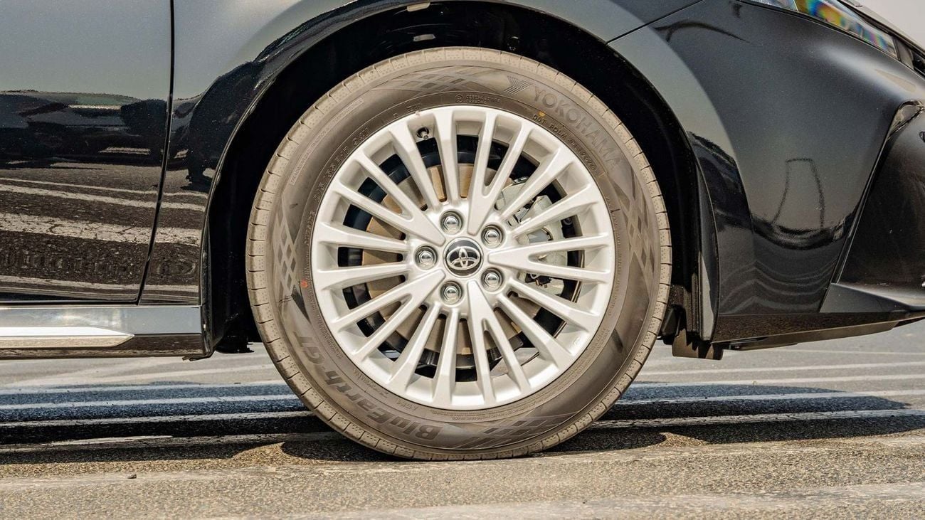 Toyota Camry 2026 Toyota Camry LE facelift 2.5L Petrol AT with Sunroof - GCC (Export price)