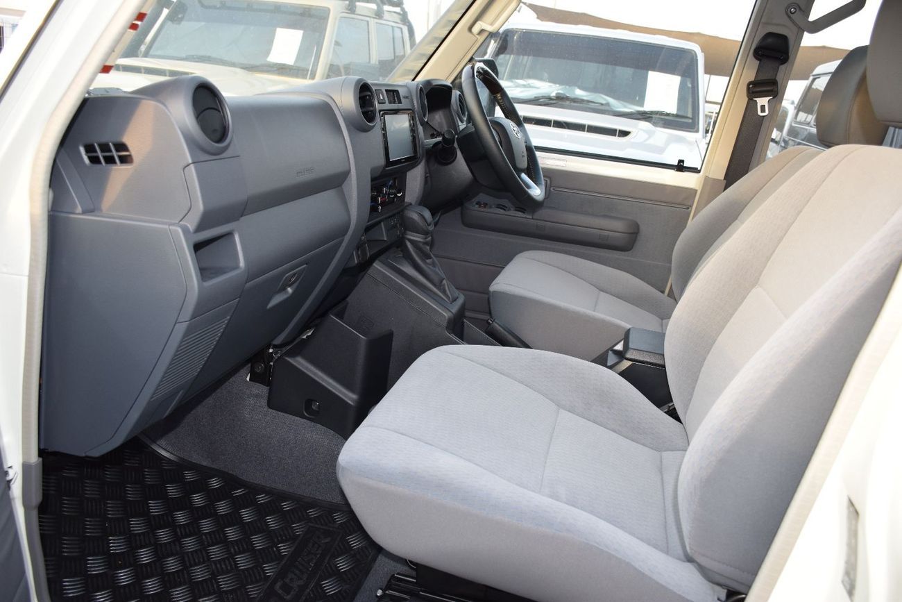 Toyota Land Cruiser Pick Up 4x4 Diesel 2.8L (Right hand)