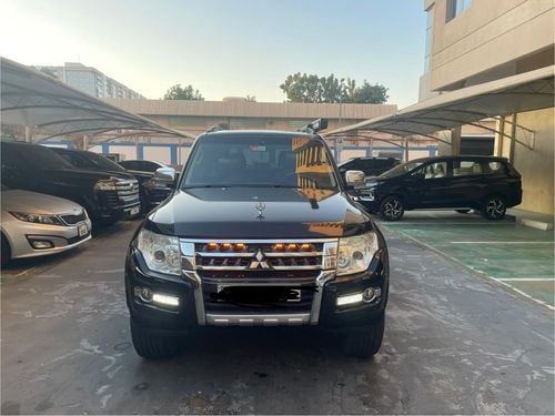 ميتسوبيشي باجيرو GLS Highline 3.8L (274 HP) LHD-4WD-Automatic-Petrol-6 Cylinders-7 Seats-5 Doors