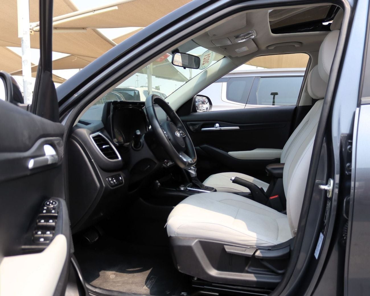 Kia Seltos EX ACCIDENTS FREE - GCC - ORIGINAL PAINT - SUNROOF - PERFECT CONDITION INSIDE OUT - 1600 CC