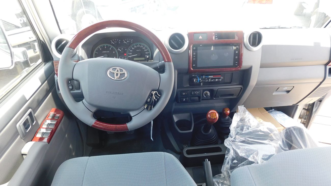 Toyota Land Cruiser Pick Up 79 DOUBLE CAB LX LIMITED V8 4.5L DIESEL 6 SEAT MANUAL TRANSMISSION