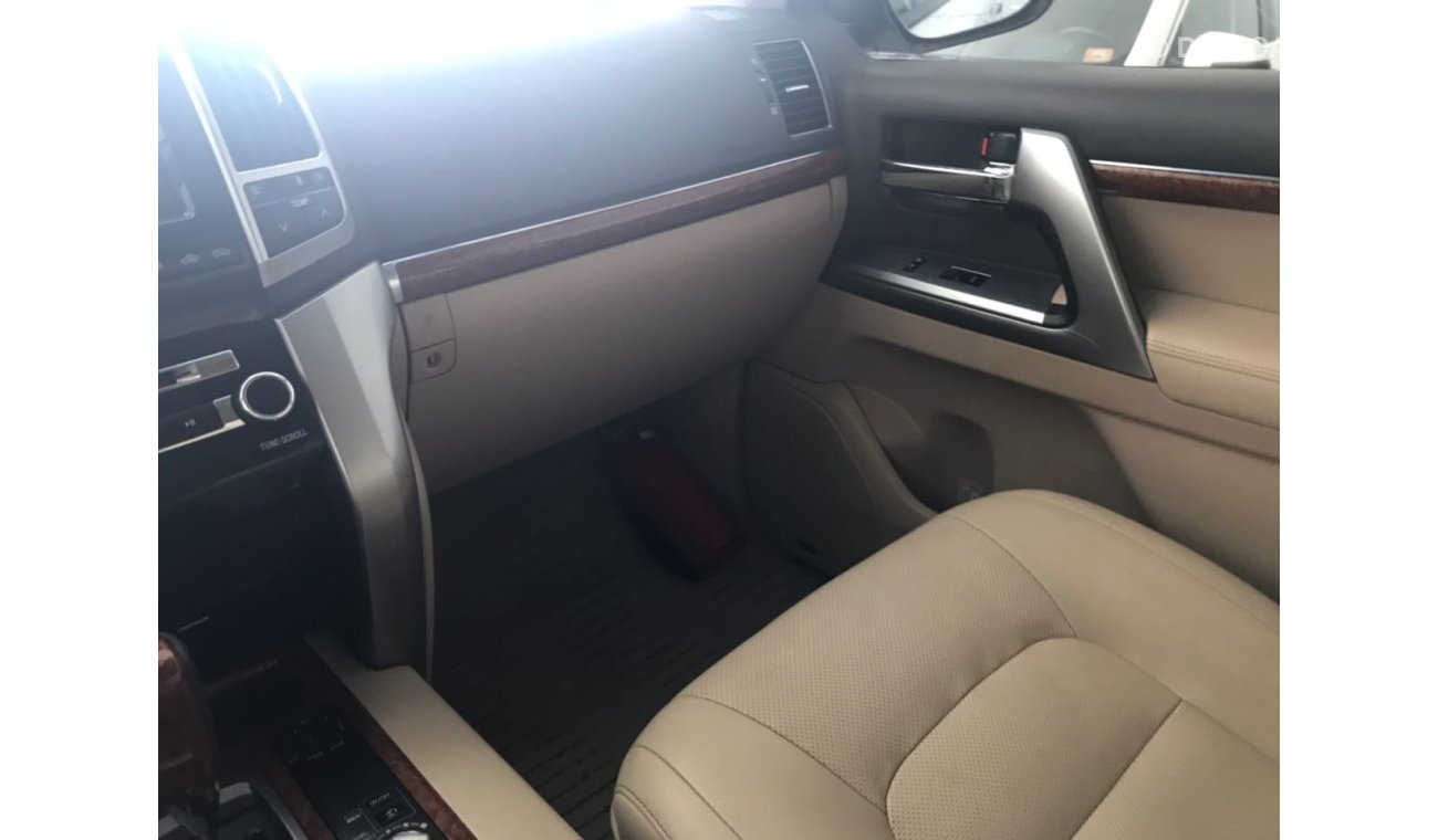 تويوتا لاند كروزر 2013 VXR 5.7 فول اوبشن