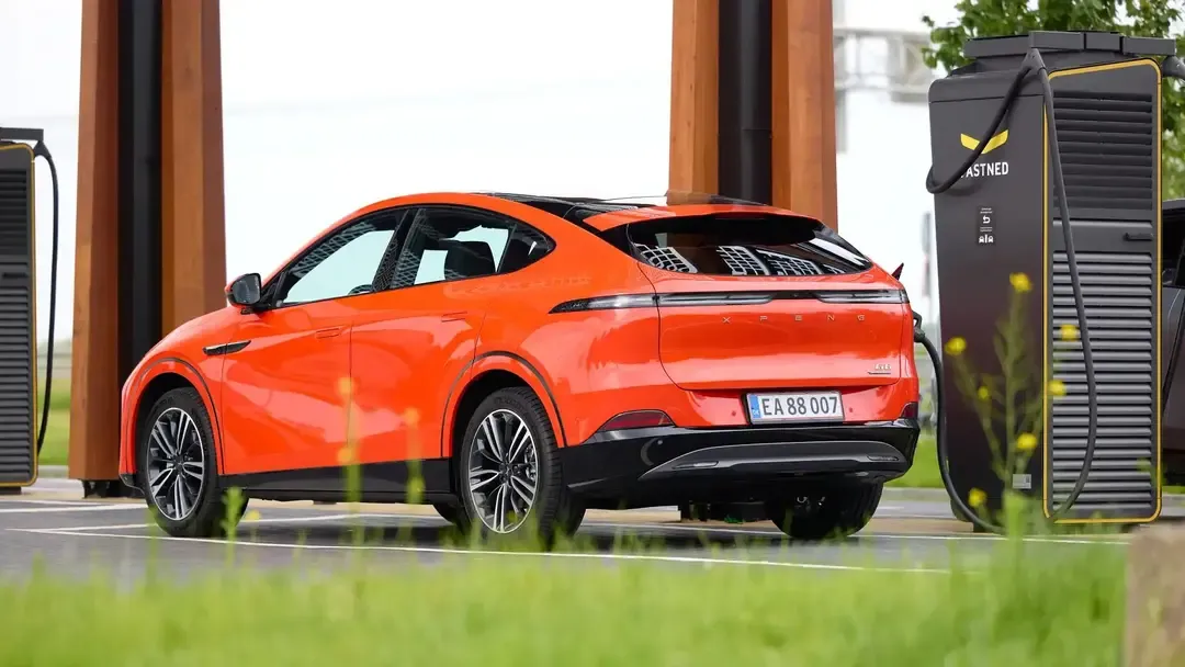 Xpeng G6 exterior - Rear left Angled