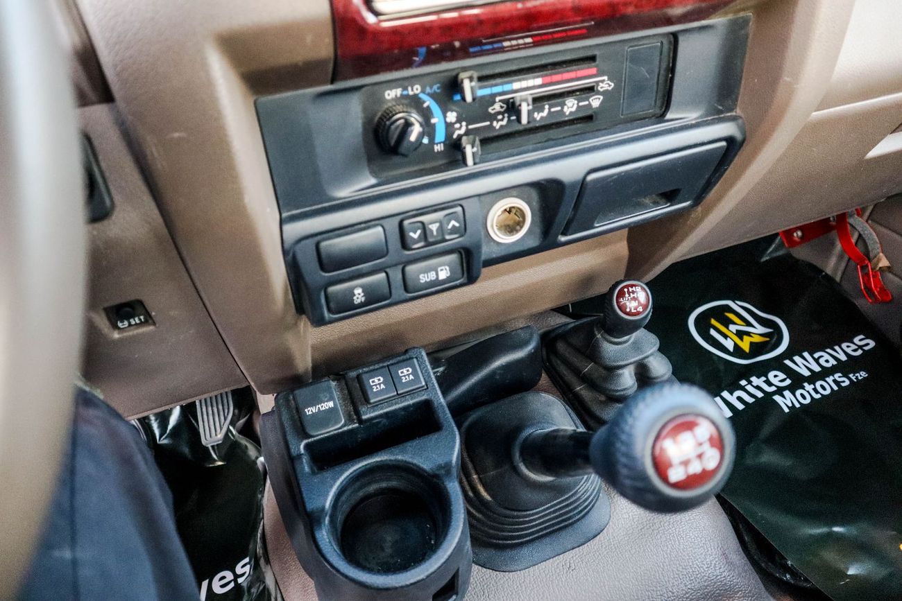 تويوتا لاند كروزر بيك آب Std 4.0L Single Cab Utility 4WD