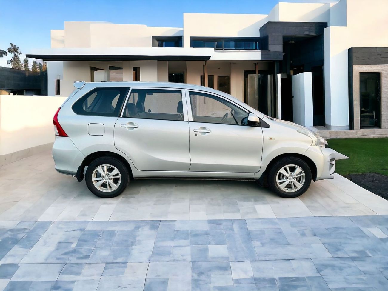 Toyota Avanza AED 780 PM | TOYOTA AVANZA SE 1.5L V4 RWD | 7 SEATER | 0% DP | ORIGNAL PAINT | WELL MAINTAINED