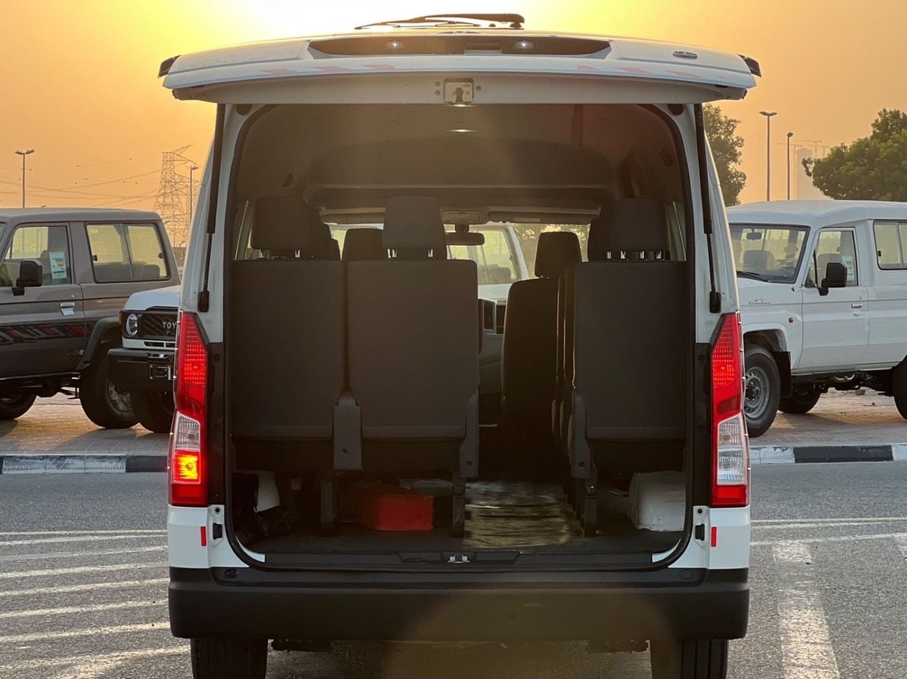Toyota Hiace 2021 Toyota Hiace 3.5L V6 - Passenger - Manual - Patrol   13 Seater - No Accident -