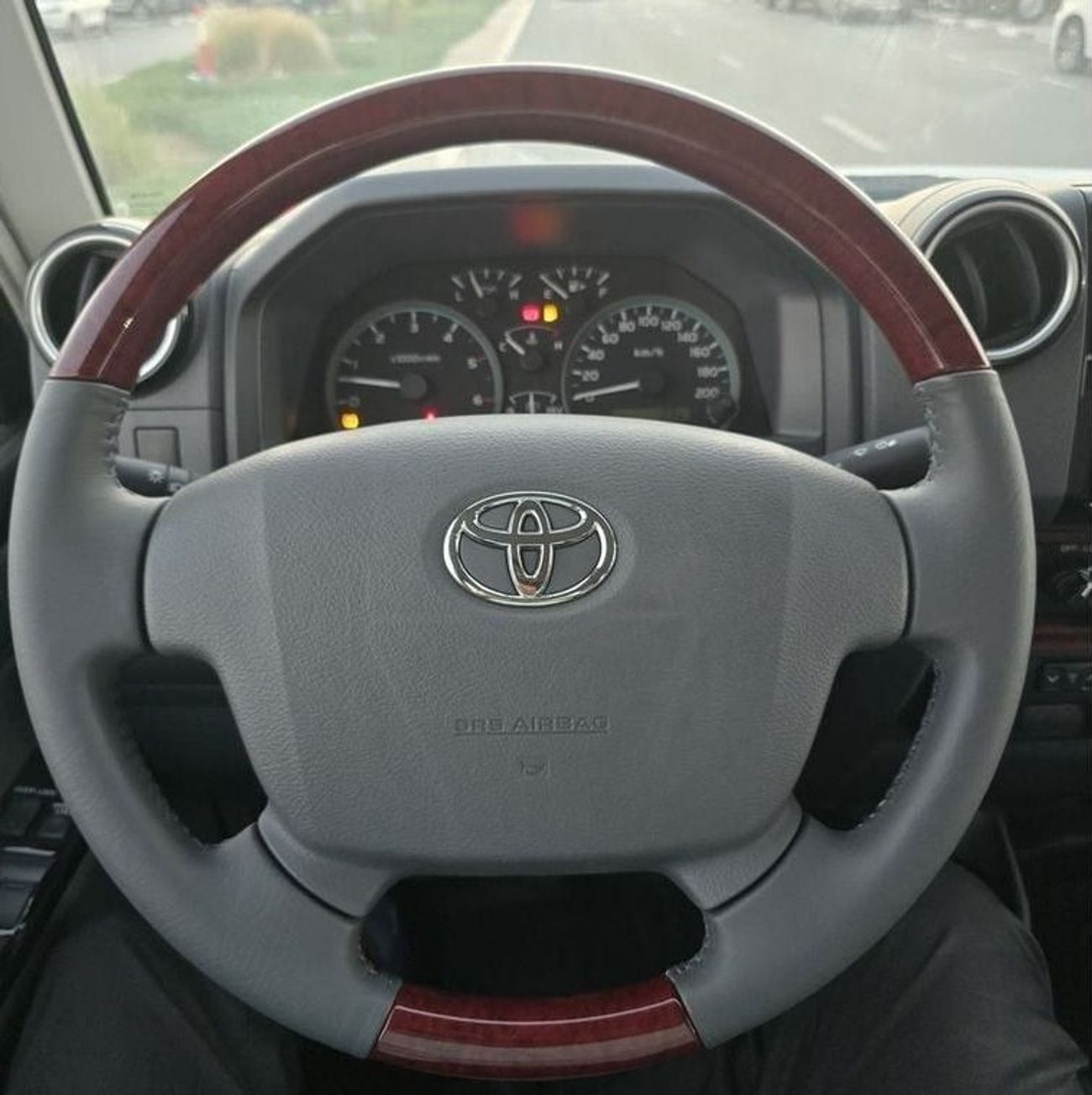 تويوتا لاند كروزر بيك آب 2023 LC79 4.5L V8 Diesel MT Full option